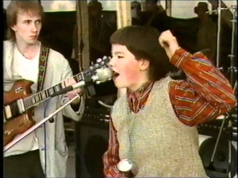 Björk for ‘Tappi Tíkarrass’ Live Performance in London (August 28, 1982)