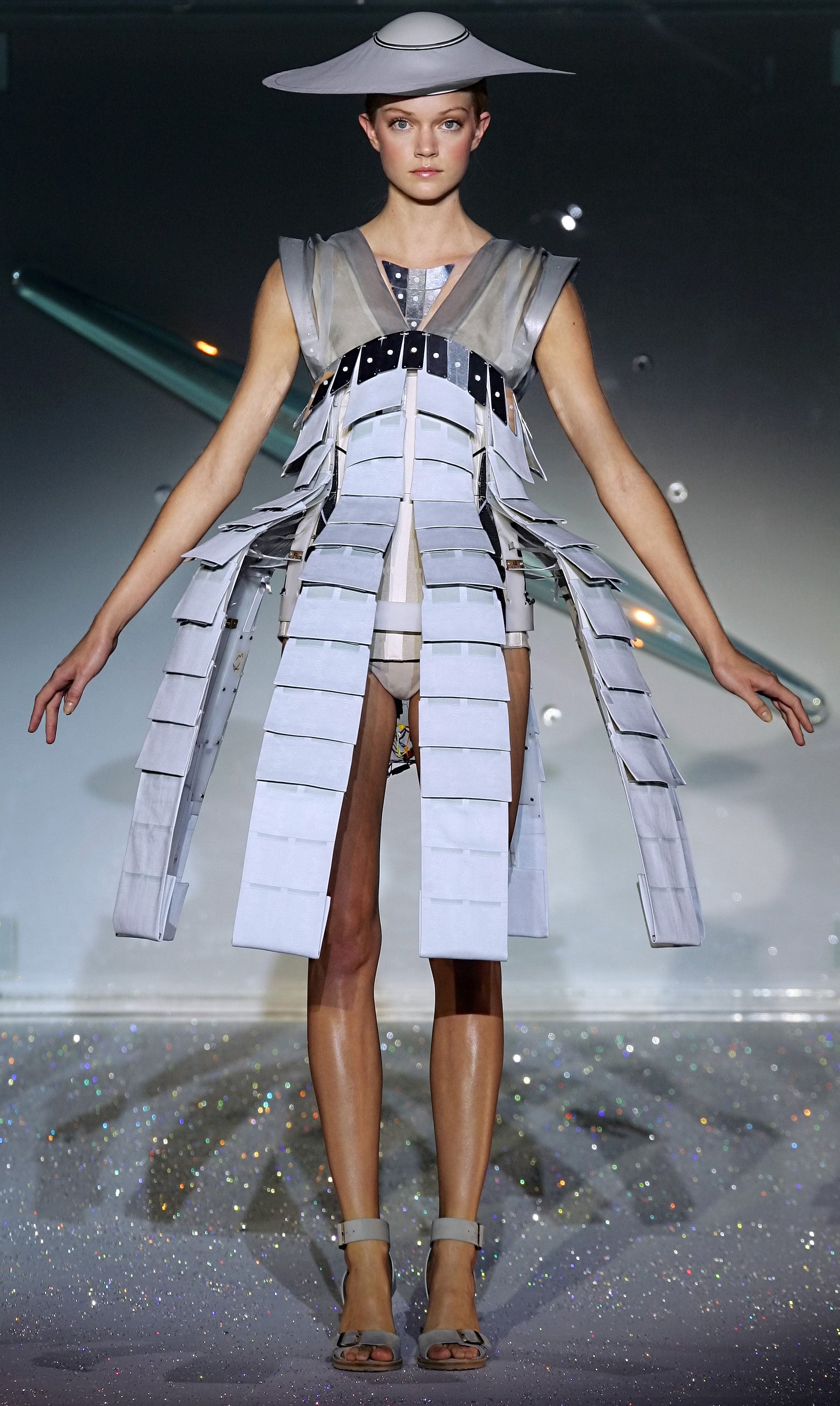 Hussein Chalayan 'One Hundred & Eleven' Ready-to-Wear (SS 2007)