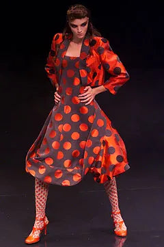 Alexander McQueen 'El Baile del Toro Retorcido' Ready-to-Wear (SS 2002)