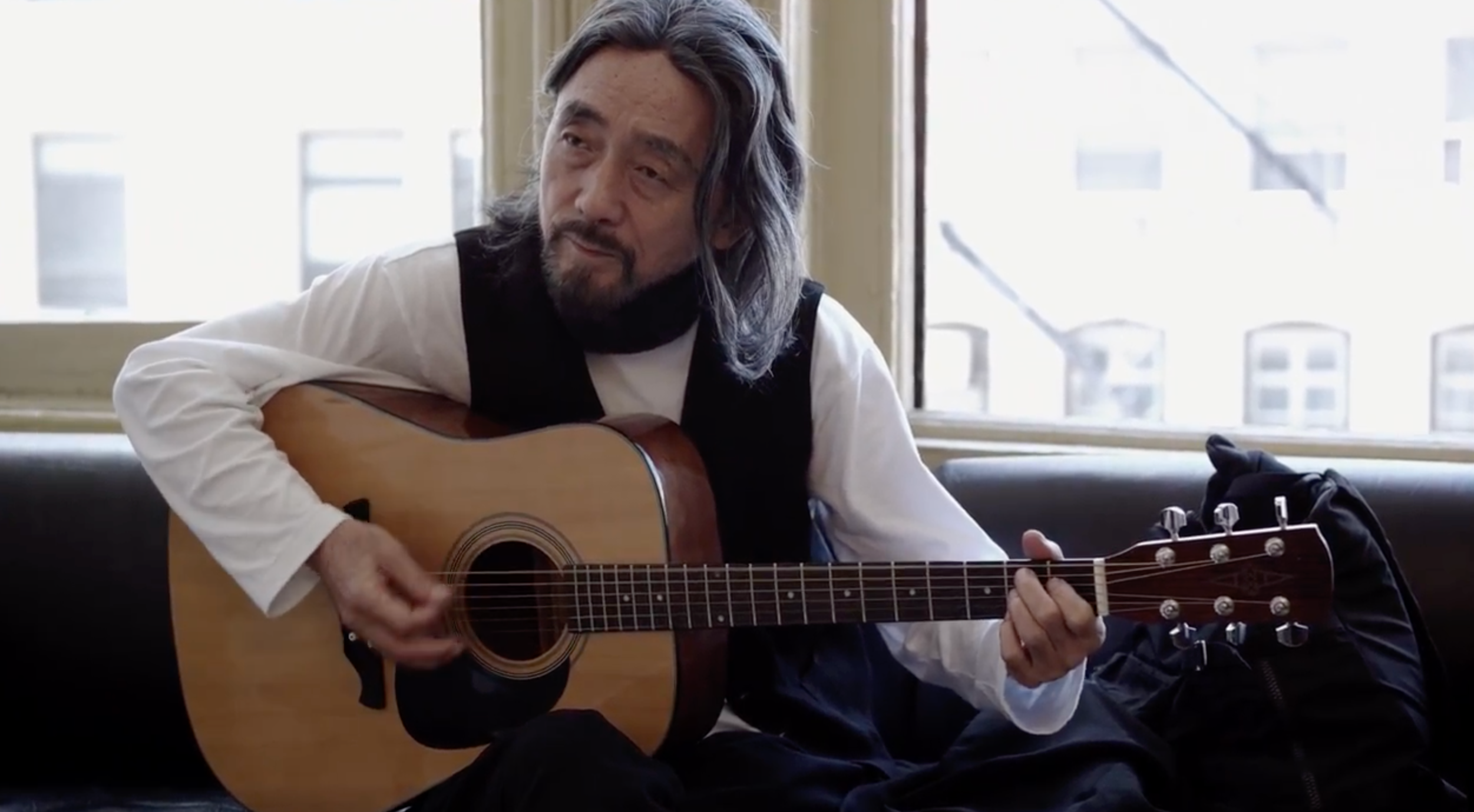 Yohji Yamamoto playing guitar at NYFW (2012)